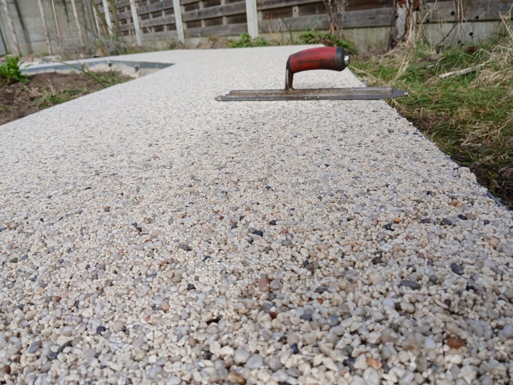 Terradec en Vuba steentapijt gelegd door Xtraverde Poperinge met troffel op oppervlak
